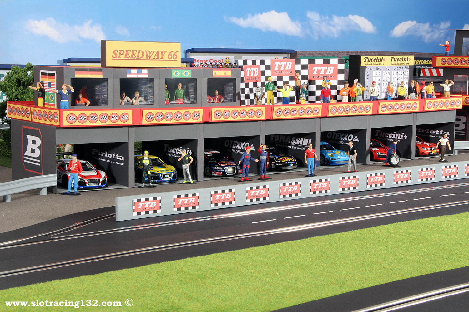 Slotcars 1:32 Slotracing Carrera Racecourse / My racing track